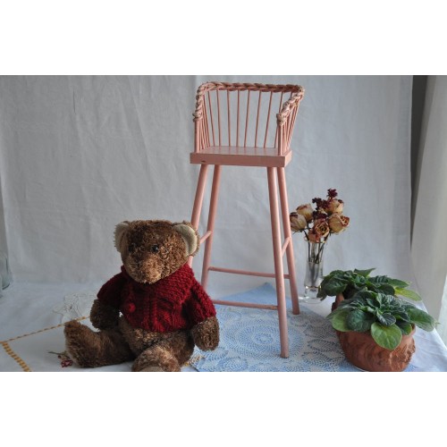 Petite chaise haute de poupée en bois